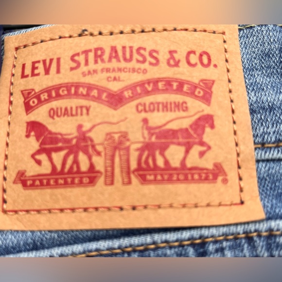 Cute & Comfy! LEVI’S  (EUC, Size Waist 29) Boyfriend Jeans - Picture 9 of 10